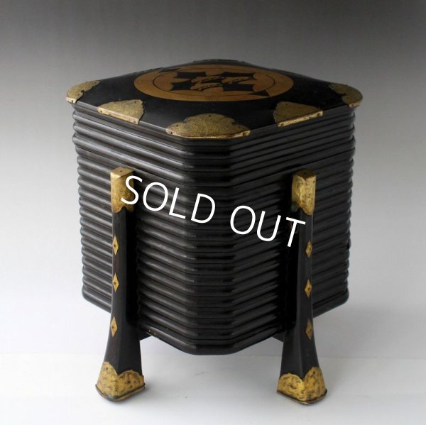 Photo3: Japanese Samurai wooden Lacquered storage box HOKAI Gold family crest