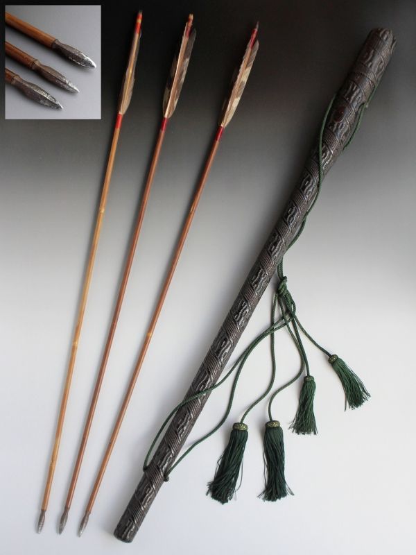 Antique Japanese samurai YAZUTSU arrow case with 3 Arrows Iron YAJIRI of bow