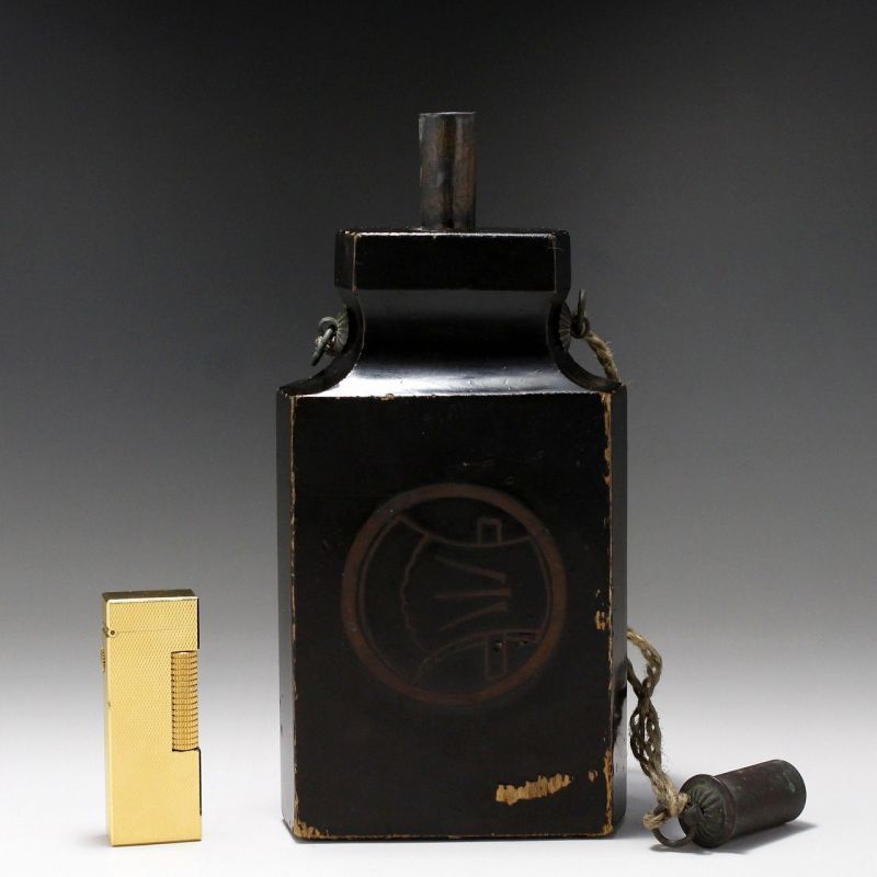 Antique Japanese Samurai Family crest Matchlock Gunpowder flask case Inro