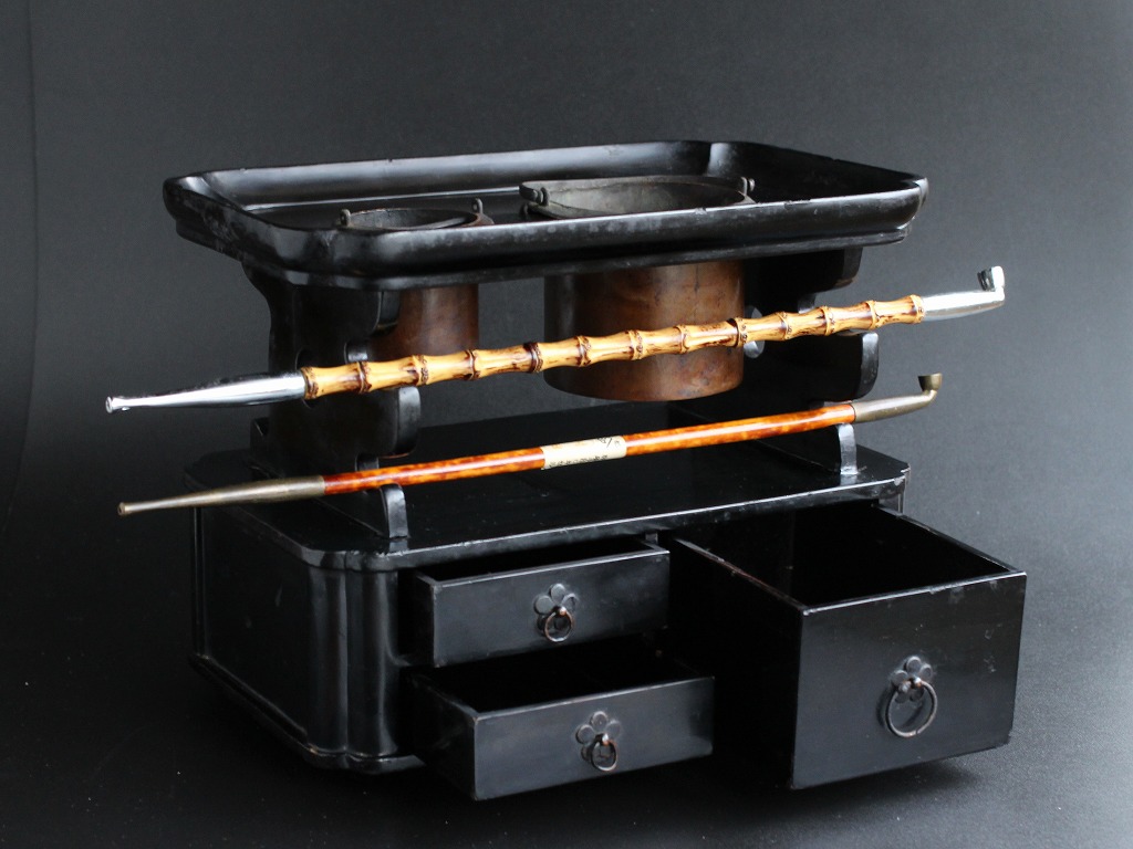 Antique Japanese wooden Lacquered Tobacco bon drawer box w/ 2 kiseru Long pipe
