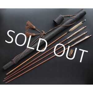 Photo: Antique Japanese Lacquered YADUTSU arrow case & Four original arrows Meiji